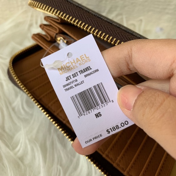 Michael Kors Jet Set Large Travel Wallet - Picture 5 of 7